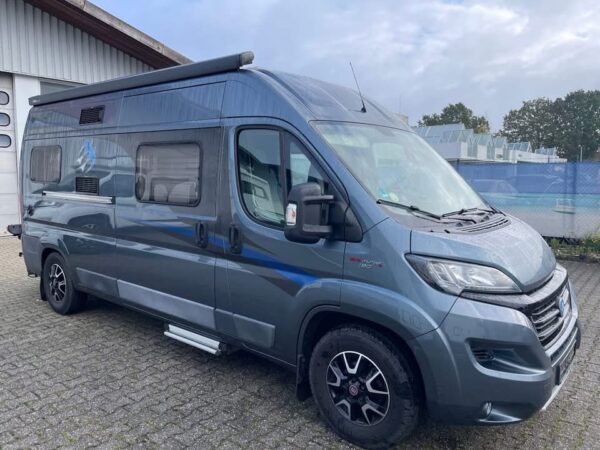 Knaus Boxstar Street - porte-bagages arrière automatique pivotant.