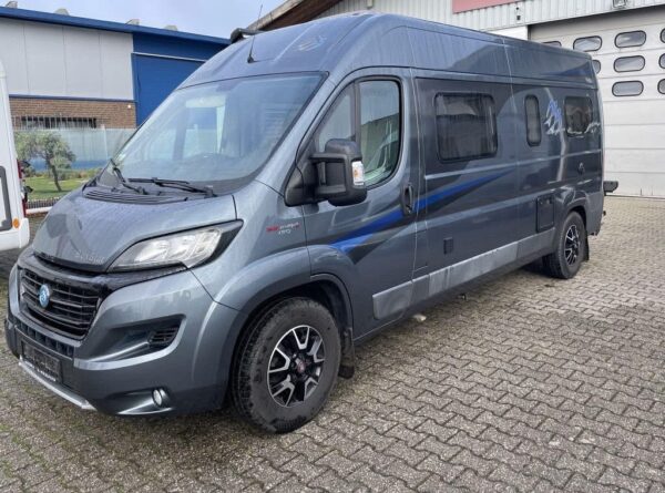 Knaus Boxstar Street - porte-bagages arrière automatique pivotant.