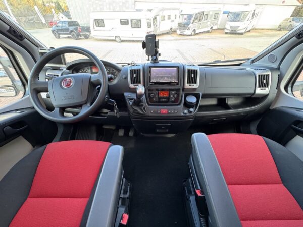 Challenger GENESIS 36 / AUT / 140HK / D.BED / R.CAMERA / LEVÉE-ABAISSEMENT / TAMBOUR / 3500KG / REG POUR 5