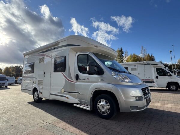 Challenger GENESIS 36 / AUT / 140HK / D.BED / R.CAMERA / LEVÉE-ABAISSEMENT / TAMBOUR / 3500KG / REG POUR 5