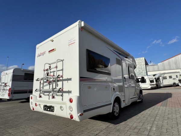 Challenger GENESIS 36 / AUT / 140HK / D.BED / R.CAMERA / LEVÉE-ABAISSEMENT / TAMBOUR / 3500KG / REG POUR 5