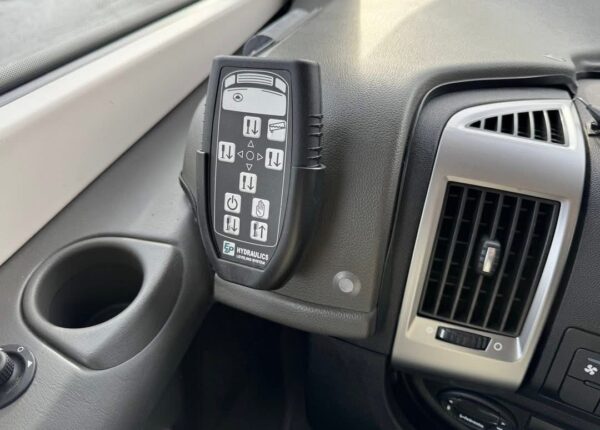 KABE Travemaster I 810 LT / Pieds de support hydrauliques