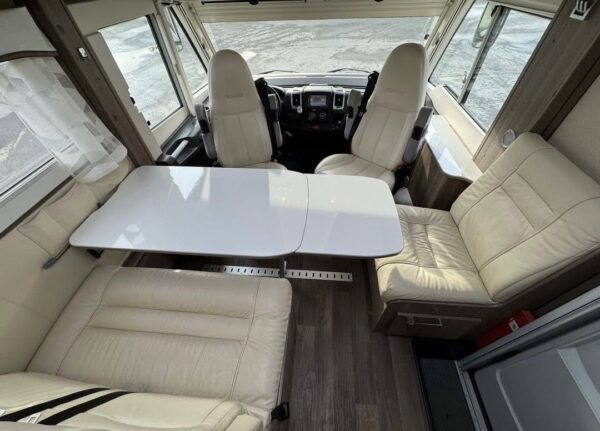 KABE Travemaster I 810 LT / Pieds de support hydrauliques