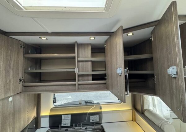 KABE Travemaster I 810 LT / Pieds de support hydrauliques