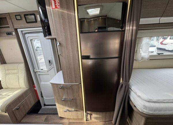 KABE Travemaster I 810 LT / Pieds de support hydrauliques