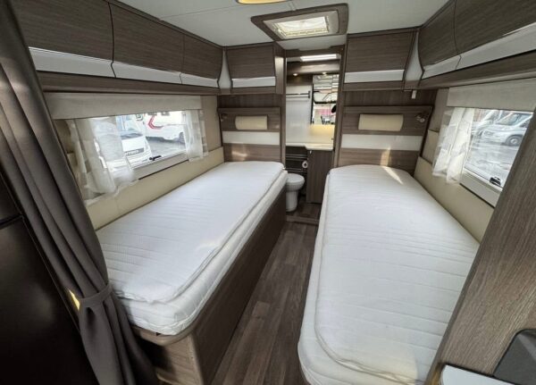 KABE Travemaster I 810 LT / Pieds de support hydrauliques