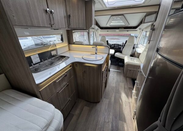 KABE Travemaster I 810 LT / Pieds de support hydrauliques