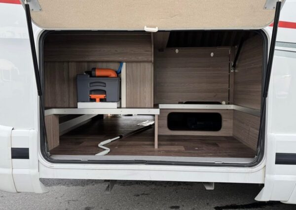 KABE Travemaster I 810 LT / Pieds de support hydrauliques