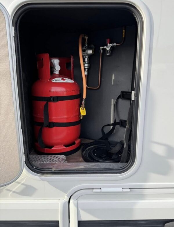 KABE Travemaster I 810 LT / Pieds de support hydrauliques