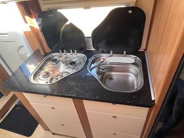 LMC Breezer V633 G - Festett - auto.Sat/TV - Solar