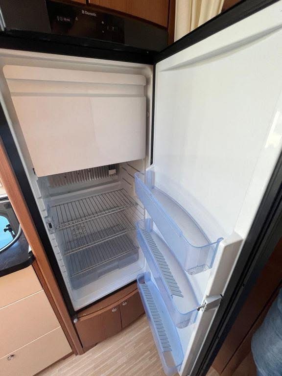 LMC Breezer V633 G - Festett - auto.Sat/TV - Solar