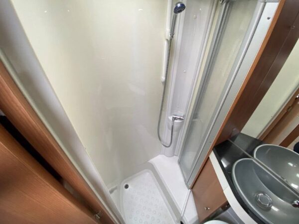 LMC Breezer V633 G - Festett - auto.Sat/TV - Solar