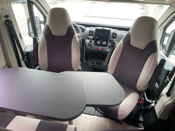 IMG_2792 Pössl Chausson V594S VIP 9G Automatique Toit Suré Rehaussant