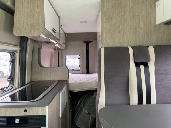 IMG_2794 Pössl Chausson V594S VIP 9G Automatique Toit Suré Rehaussant