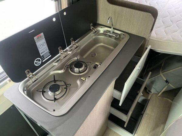 IMG_2795 Pössl Chausson V594S VIP 9G Automatique Toit Suré Rehaussant