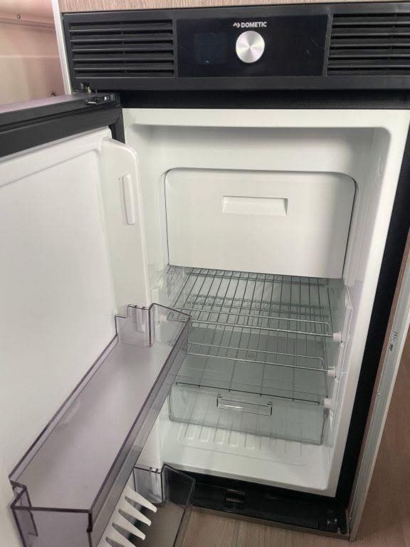 IMG_2796 Pössl Chausson V594S VIP 9G Automatique Toit Suré Rehaussant